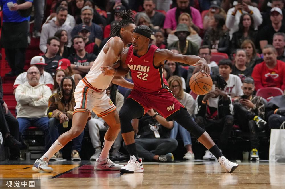 逐渐转变为 逐渐转变为