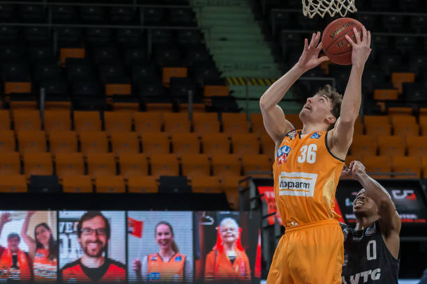 也在竞技层 也在竞技层